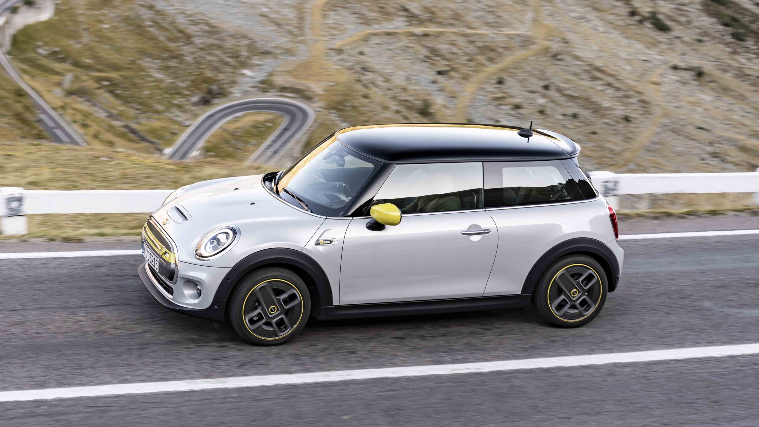 Mini Cooper SE carro elétrico novo Standvirtual