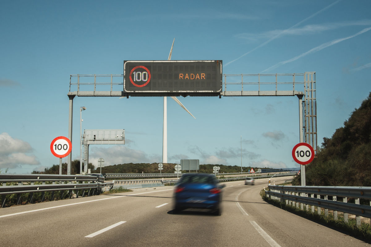 Como funcionam os radares de velocidade