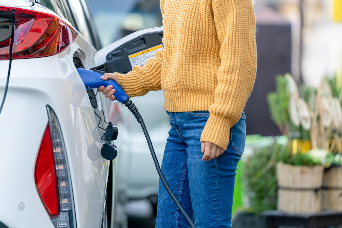 europeus rendidos carros híbridos eletricos