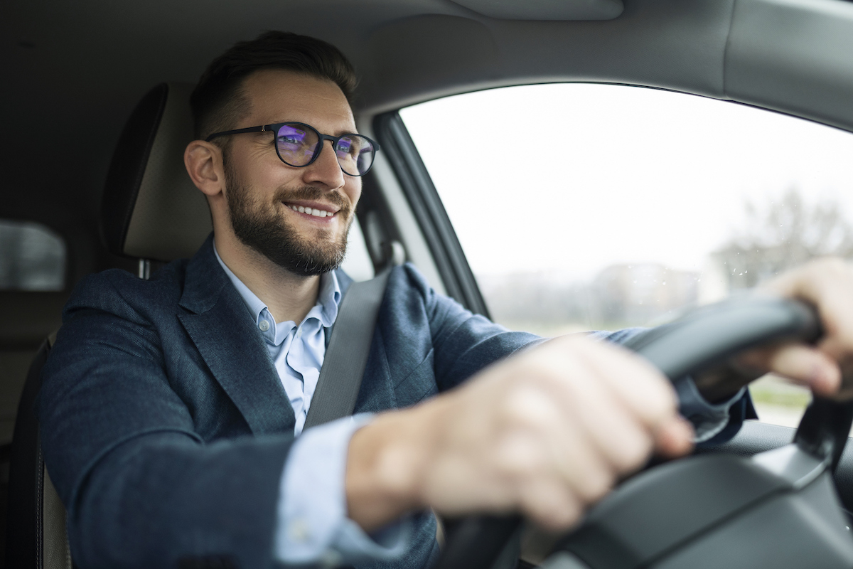 Fim do dístico do seguro no vidro do carro