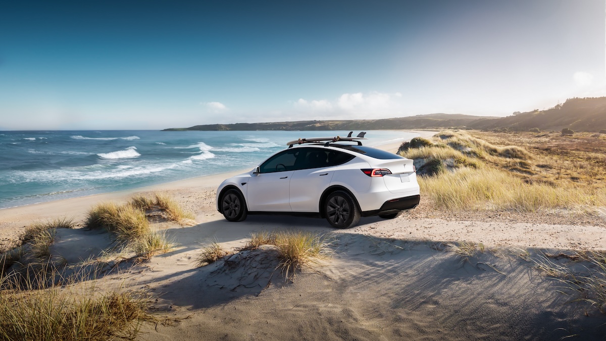 Tesla Model Y branco 7 lugares